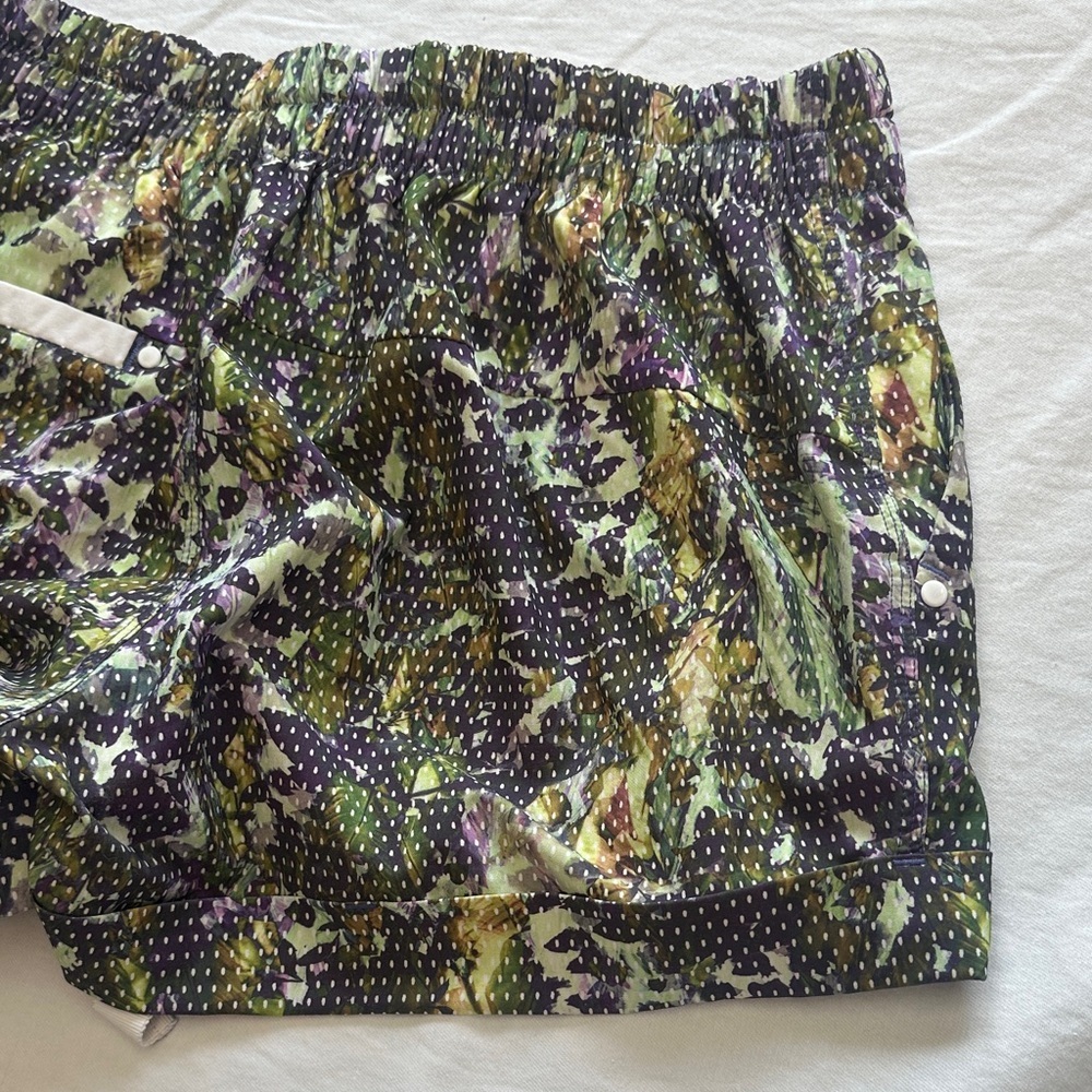 Lululemon Multicolor Patterned Shorts - Picture 8 of 10